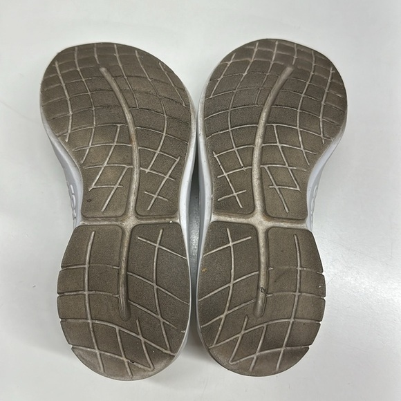 Oofos Oomg eeZee Slip On Sneaker Canvas Shoes Olive Green White Women's Size 8 - Picture 8 of 9